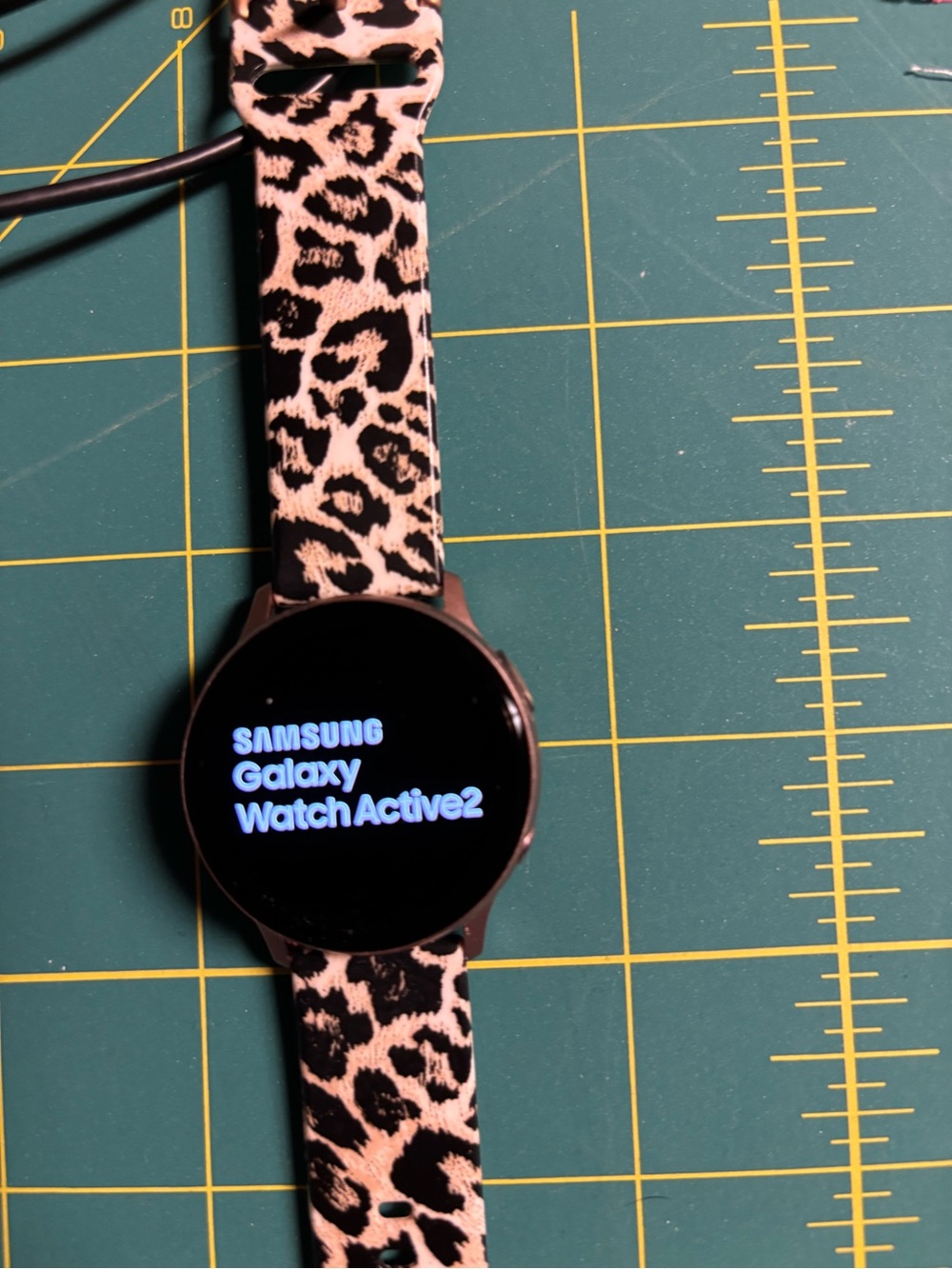 Samsung Galaxy Watch Active2 - Black Case with Leopard Print Band